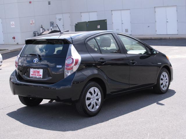 Toyota Prius c 2012 photo 4