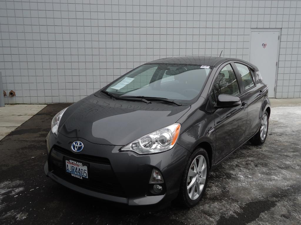 Toyota Prius c 2012 photo 2