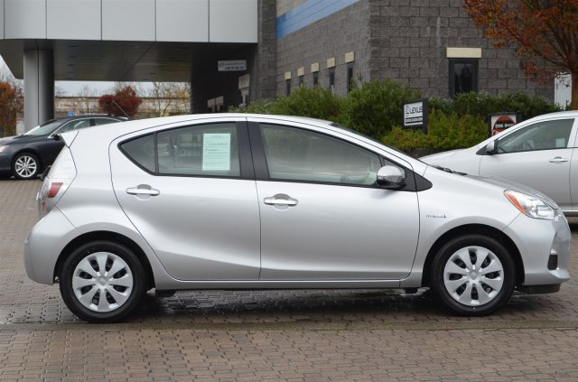 Toyota Prius c 2012 photo 2