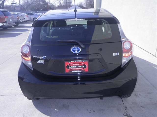 Toyota Prius c 2012 photo 2