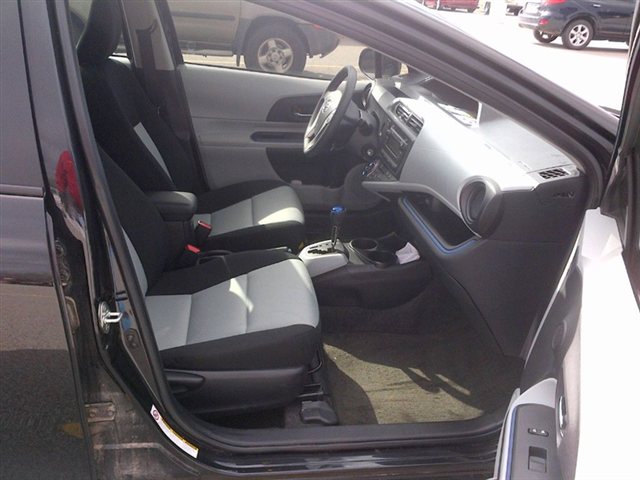 Toyota Prius c 2012 photo 3