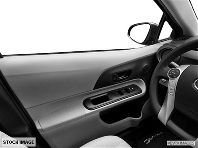 Toyota Prius c 2012 photo 4