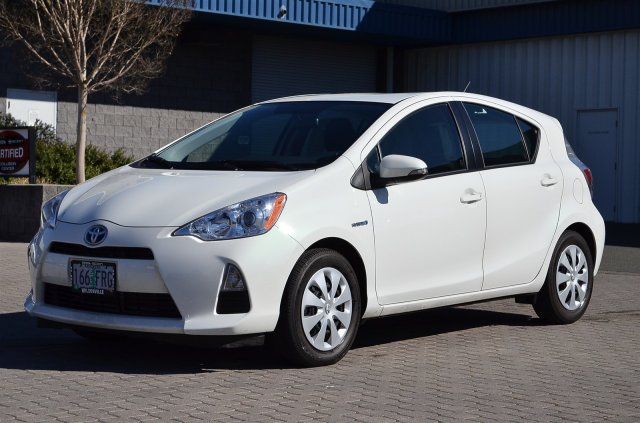 Toyota Prius c 2012 photo 2