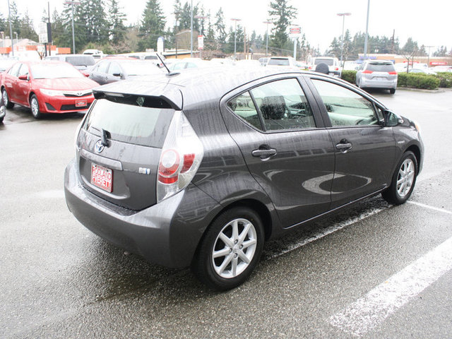 Toyota Prius c 2012 photo 1