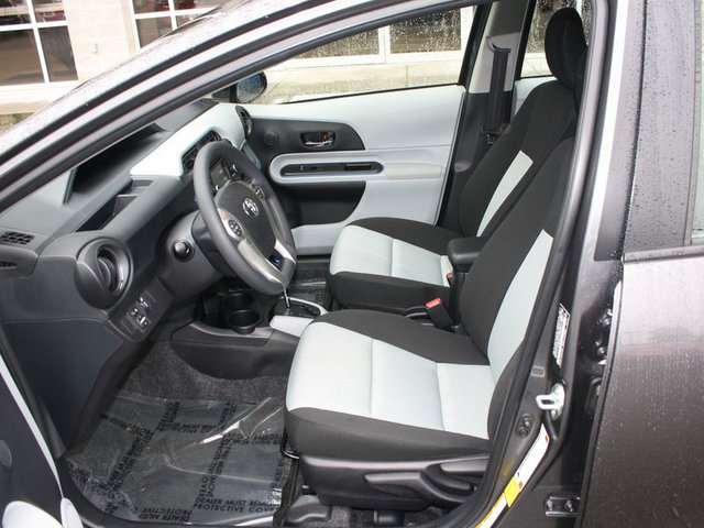 Toyota Prius c 2012 photo 2