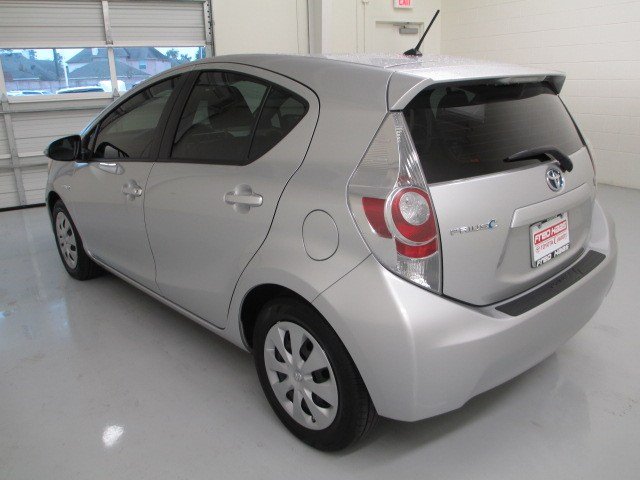 Toyota Prius c 2012 photo 2