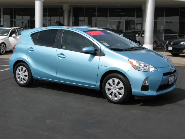 Toyota Prius c 2012 photo 3