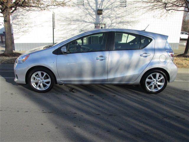 Toyota Prius c 2012 photo 5