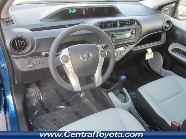 Toyota Prius c 2012 photo 1