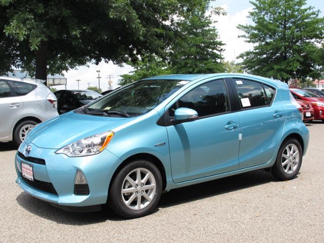 Toyota Prius c 2013 photo 2