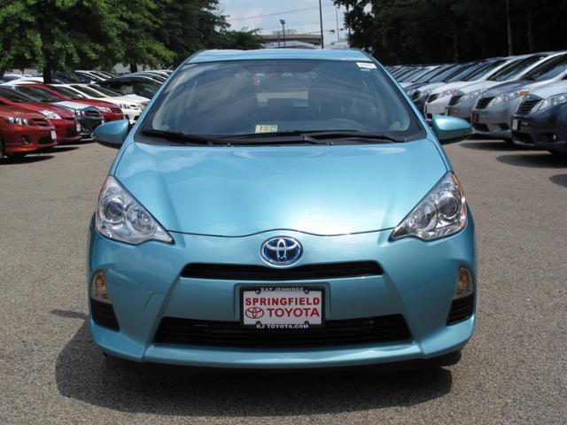 Toyota Prius c 2013 photo 3