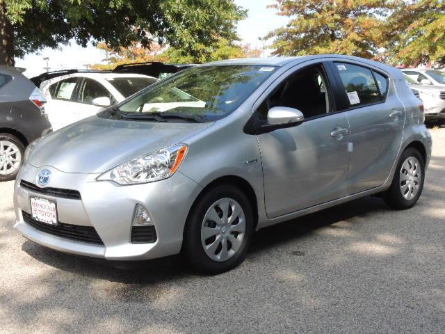 Toyota Prius c 2013 photo 2