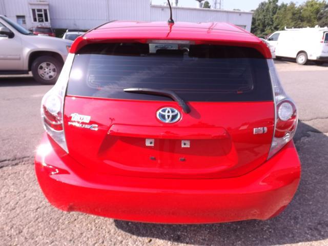 Toyota Prius c 2013 photo 1