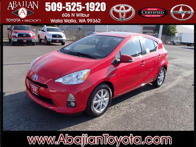 Toyota Prius c 2013 photo 2