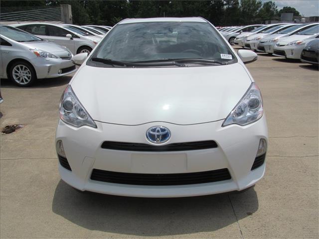 Toyota Prius c 2013 photo 3