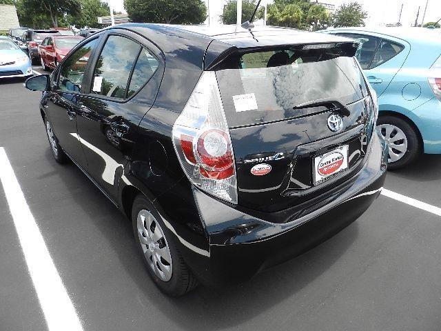 Toyota Prius c 2013 photo 2