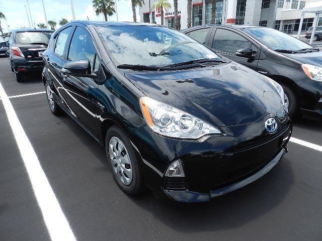 Toyota Prius c 2013 photo 3