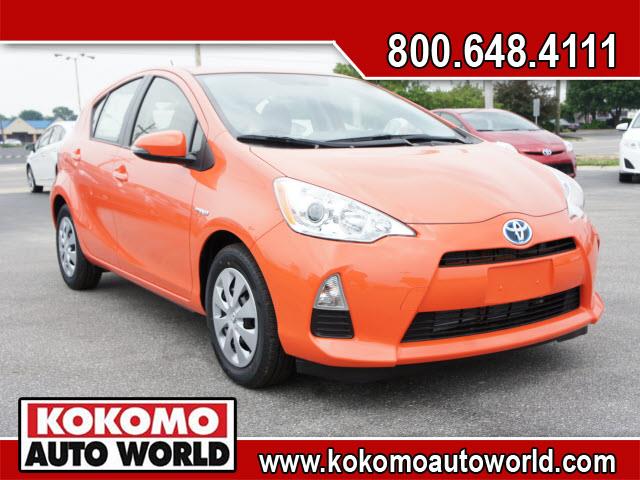 Toyota Prius c 2013 photo 2