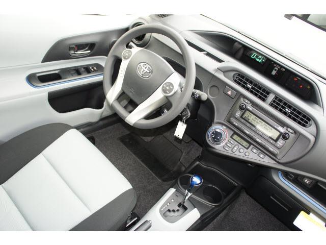 Toyota Prius c 2013 photo 3