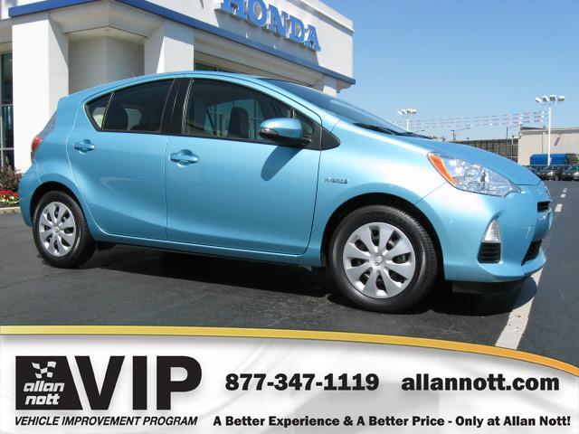 Toyota Prius c 2013 photo 3