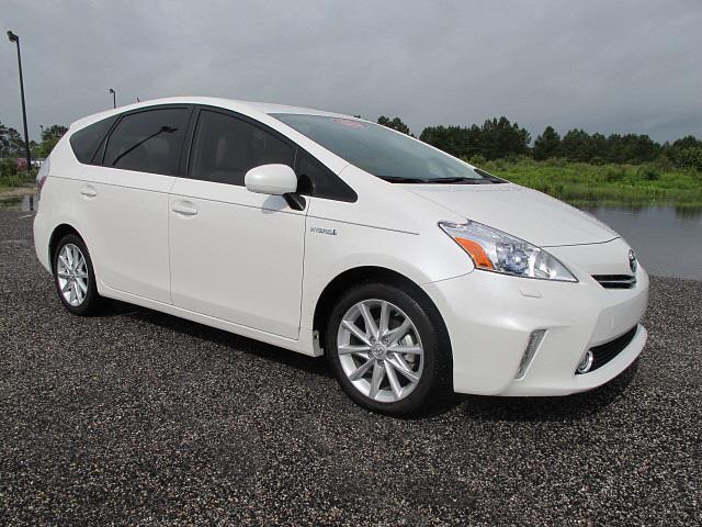 Toyota Prius v 2012 photo 4