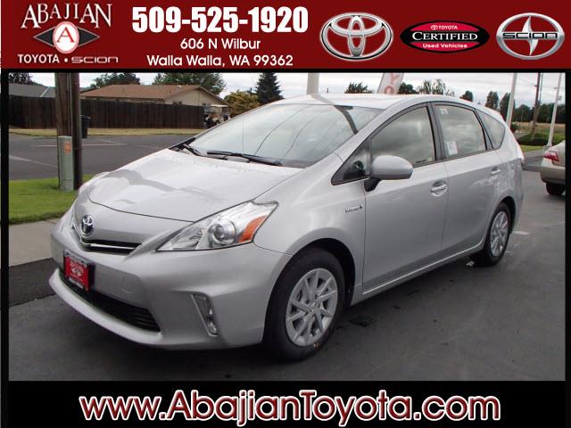 Toyota Prius v 2013 photo 3