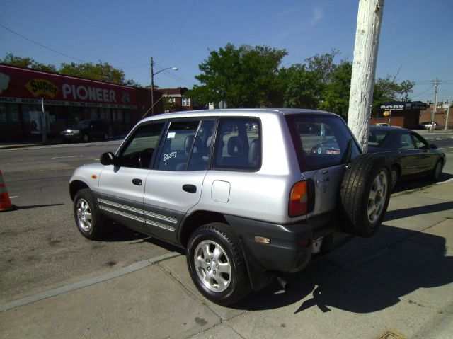 Toyota RAV4 1997 photo 4