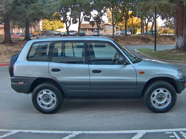 Toyota RAV4 1997 photo 3