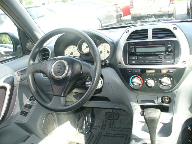 Toyota RAV4 2003 photo 2