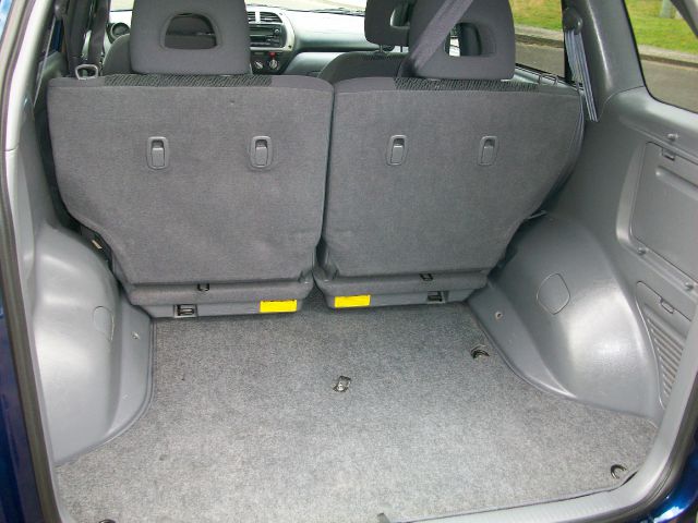 Toyota RAV4 2003 photo 2