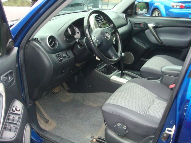 Toyota RAV4 2004 photo 2