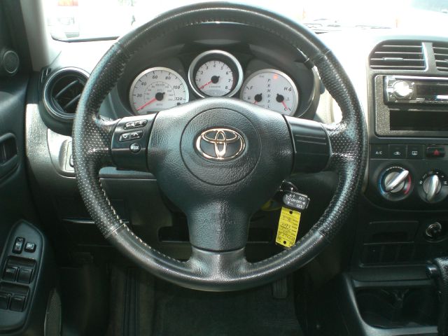 Toyota RAV4 2004 photo 4