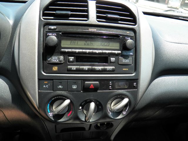 Toyota RAV4 2005 photo 19