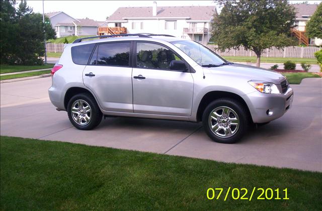 Toyota RAV4 2008 Dodge SLT Sport Utility