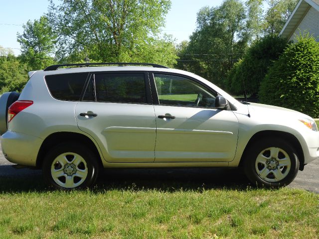 Toyota RAV4 ES LX SUV