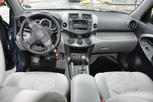 Toyota RAV4 2009 photo 2