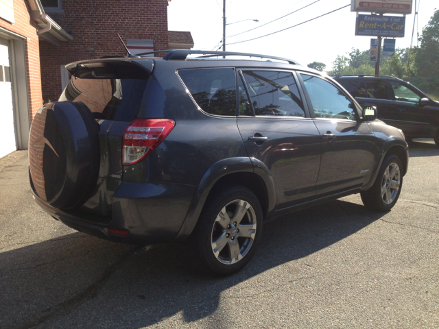 Toyota RAV4 2010 photo 2