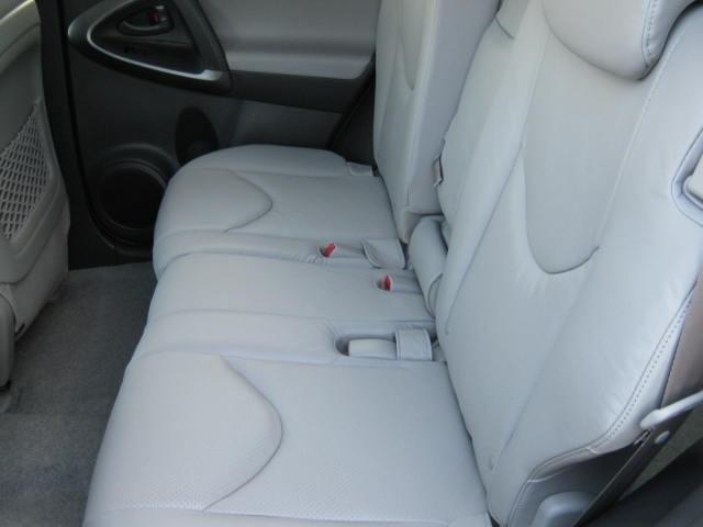 Toyota RAV4 2010 photo 4