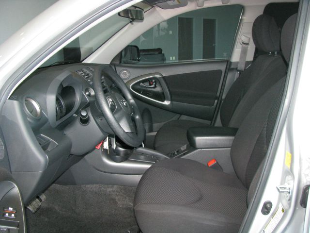 Toyota RAV4 2010 photo 17