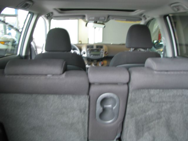 Toyota RAV4 2010 photo 19