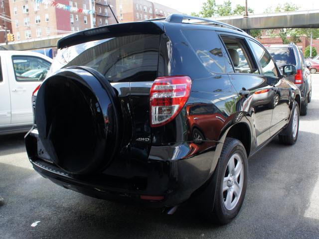 Toyota RAV4 2010 photo 2