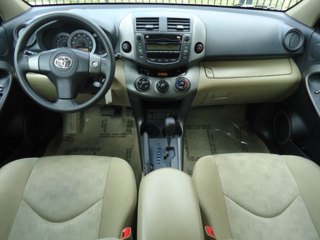 Toyota RAV4 2010 photo 23