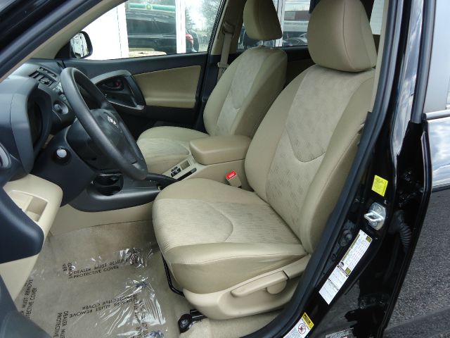 Toyota RAV4 2010 photo 24