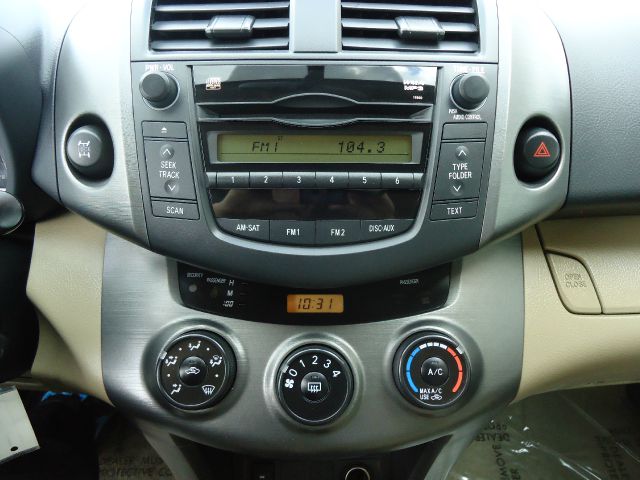 Toyota RAV4 2010 photo 27