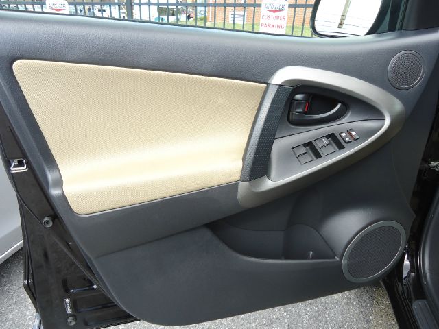 Toyota RAV4 2010 photo 9