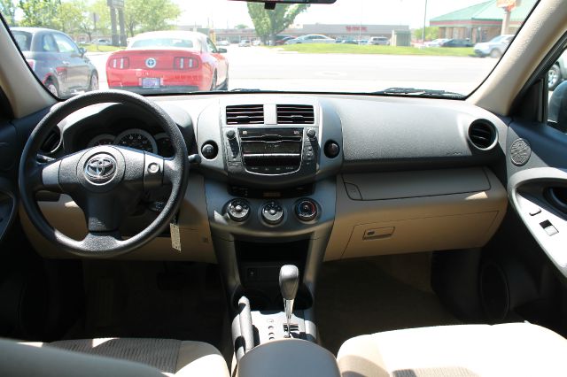 Toyota RAV4 2010 photo 10