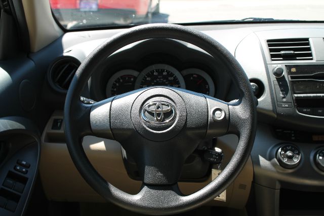 Toyota RAV4 2010 photo 11