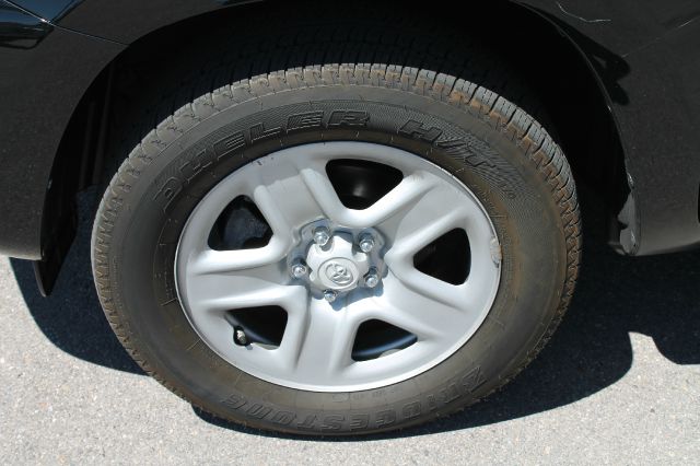 Toyota RAV4 2010 photo 2