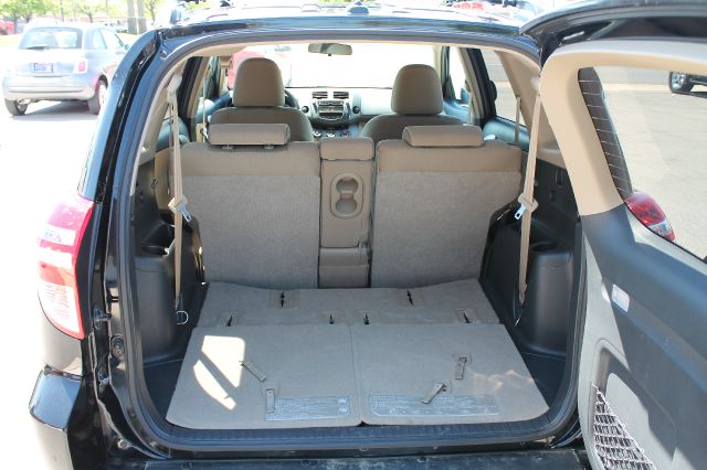 Toyota RAV4 2010 photo 20