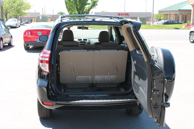 Toyota RAV4 2010 photo 24